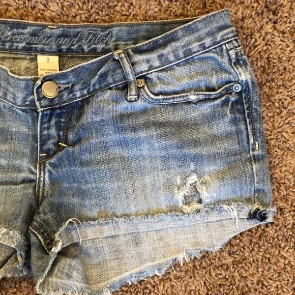 Low Rise Abercrombie & Fitch Jean Shorts - Picture 4 of 8